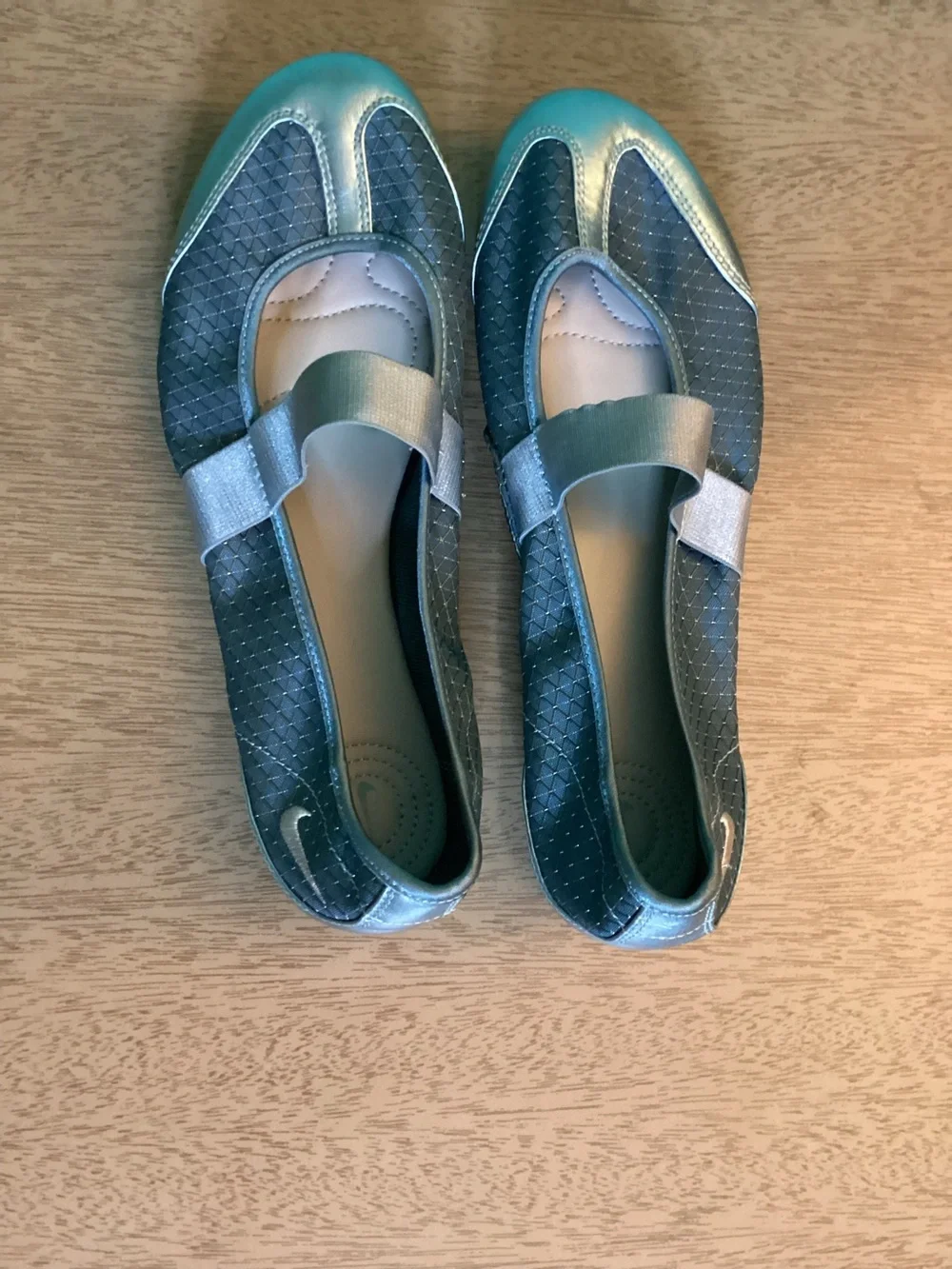 Nike Mary Jane Sport Ballerina Flat Size 8 EUC